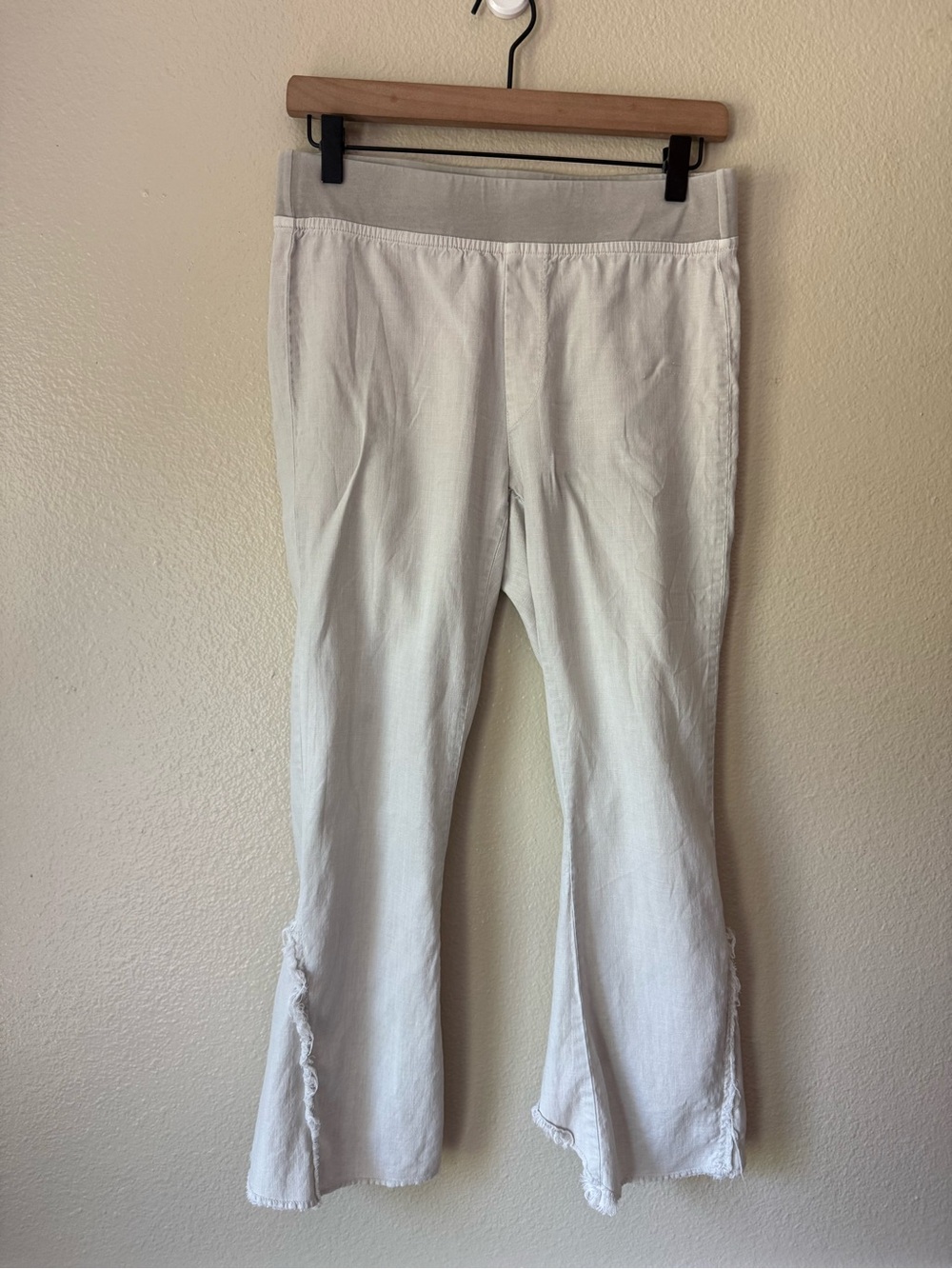 Women's Cropped Flare Pants in Cream